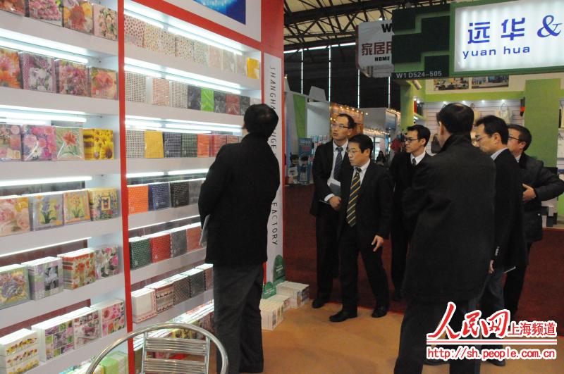 豐富展品吸引客商駐足