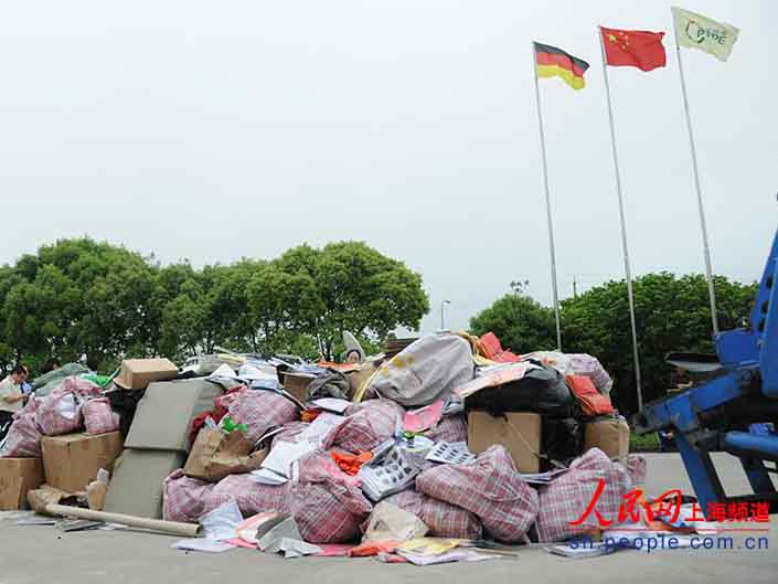 公開展示5噸假冒偽劣產品