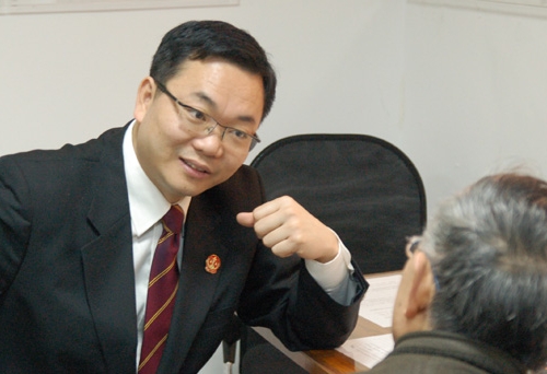 rhړĸĸ^    &nbspuAôړΣUô   &nbsp201412102c40SϺԺԺLށ|ӵԒԼĶuA߀ί˾ĸhӋ߀ҪȥRԺ_˾ĸՄ    ˿ϺԺβιҲ{D܇^tԺYM忴AһִֻRȥֱֻġ[Ԕ]