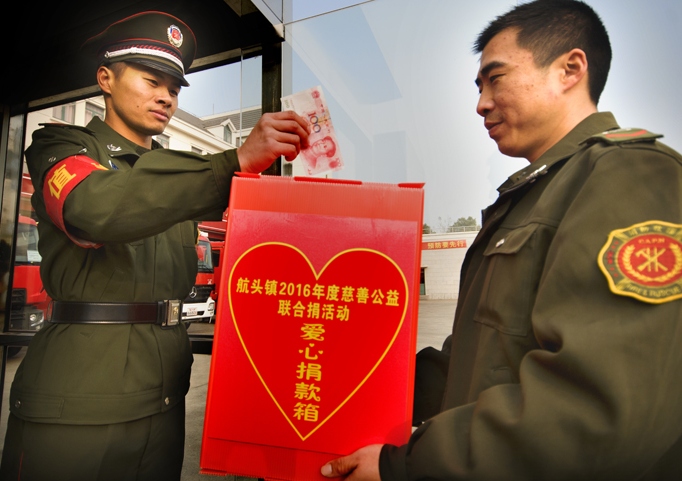 Ե     һ顶ط20qӰowĽƬŮǿ׃صŮrڵĘʰӛHɴ˸Ї@һxػص^ȥĳrgĿҕqԥx22qഺҹsؼЇahԺسɞһЇahhT    ӛСrۿصС¡WWļtǡ@Ӱһrĸ־ʿ_¶`гƬеӢгһҲܳɞ@һӵ[Ԕ]