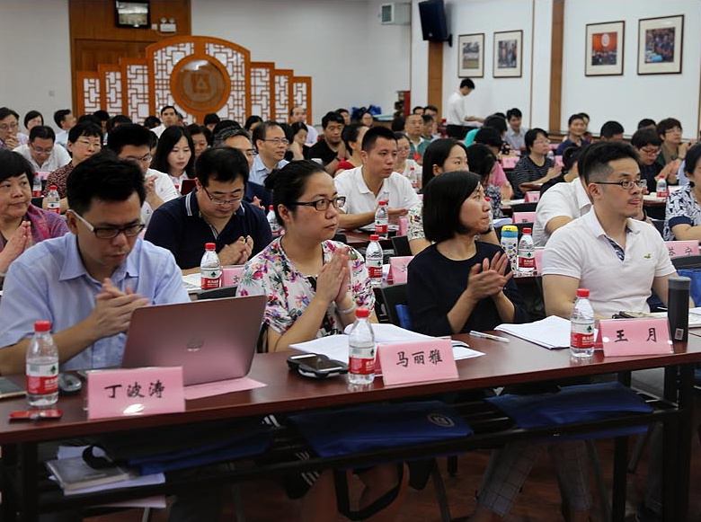 ϺԺČߵڰˌùһΕh_ 717ϺƌWԺČߵڰˌùһΕhԺСYóɹ_ΕhԺ͹_pĵһΕhȫԺλ120λһԺδlչwƙCƸĸȽԫIԺLhίӛŅRӛ÷ԺLxxνAϯhTIϯ˕hۉѵć_ĻԺL_ĻvԒ[Ԕ]