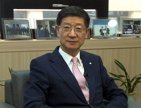  ҕlL           ǂQص׸׃ҵһ     ͨ^mԵĮaƷͼgаlЇ𲽏繤SLI4ιIrćȫIЇԟo˙Co܇5GWjռȼ˼gAڳɹĵ·ǰMnϣܼFЇ^Ø̫ڽWӛ߲Lrʾ...[Ԕ]That choice extremely changed my lifeIn 1984, the conglomerate I worked in at that time asked meThere is a position vacancy in Hong Kong, would you like to have a try? I was 30 years old that year, and I was eager to work oversea. So I made up my mind. When I breathed the air in Hong Kong for the first time, hot and wet, which left me a deep impression...[Read More]     