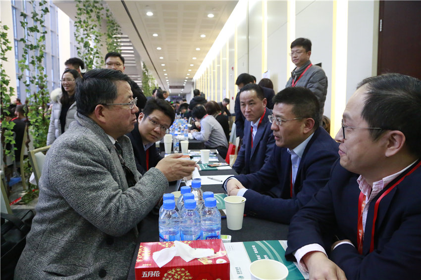 【圖說兩會】上海市政協舉行現場咨詢會 37家單位接待回應311人次【4】