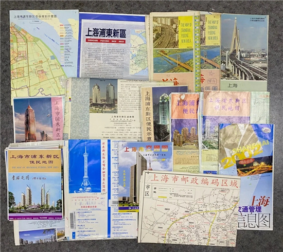 踢正步，步測出第一張浦東地圖