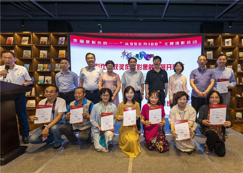 ���Ҹ��ǲ�ɫ�ġ���Ӱ���ں�չ������˼�Ϲ��^չ����3��