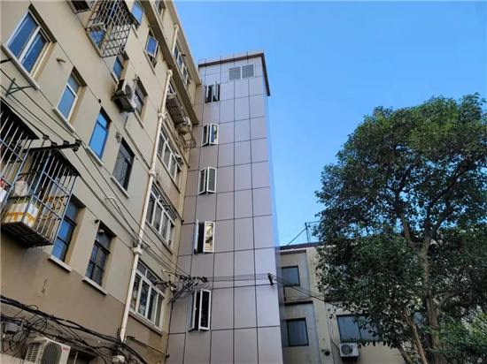 一鍵“直達”的幸福 春江小區8號樓加裝電梯正式投入使用  五里橋街道作為一個以居住為主的社區，轄區范圍內老齡化程度較高，既有多層住宅加裝電梯的呼聲越來越高。近年來，在各方不懈努力下，越來越多的既有多層住宅成功完成了電梯加裝，2021年至今又有多個加裝工程完成施工并投入使用，加梯工作顯著提速，跑出了加梯“新速度”。[詳細] 