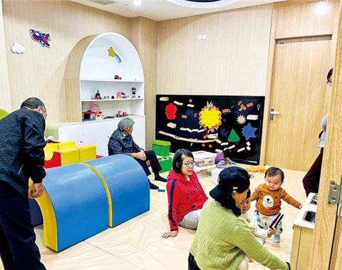 兒童友好社區，獻給這個城市的“童趣”  兒童友好社區建設是一扇窗口，投射出一座城市“幼吾幼以及人之幼”的溫暖。黃浦區五里橋街道是上海首批兒童友好社區示范點，他們以打造“15分鐘兒童社區生活圈”為目標，用多種創建活動收獲成果，提供了一個“五里橋范本”。2021年9月，五里橋街道兒童服務中心北分部正式對外開放。街道引入5A級社會組織——上海市陽光善行公益事務中心，專業支持街道兒童服務中心日常運作。[詳細] 