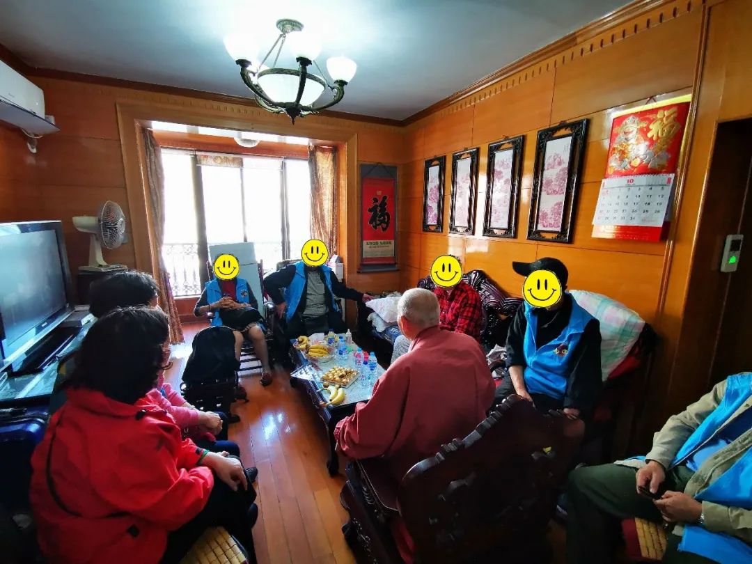 我為群眾辦實事：用愛撫慰心靈  計生特殊家庭：年滿49周歲，由于疾病、意外事故等原因導致獨生子女傷殘或死亡，未再生育或收養子女的家庭。自2015年起，在五里橋街道的大力支持下，上海市陽光善行公益事務中心（簡稱“陽光善行”）開展計生特殊家庭援助服務項目，提供入戶探訪、主題沙龍、各類主題小組活動、志愿者培訓、陪醫及相關服務，幫助計生特殊家庭能夠“走出家門”，緩解悲傷的情緒。服務至今，項目開展活動329場，服務2864人次。[詳細] 