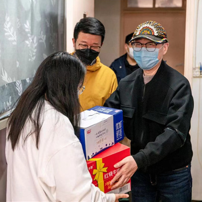 應對疫情“倒春寒”，這些人“很暖”近日，藝術設計學院2010級杰出校友、上海此中電子商務公司董事長及“小耳出品”品牌創始人王芳女士，第一時間聯系學院，對抗疫一線的師生們表達了真誠慰問。[詳細]