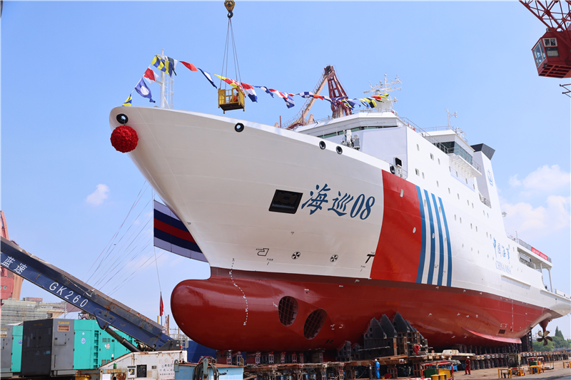我國首艘深遠海大型專業海道測量船“海巡08”成功下水。龐皓嚴攝