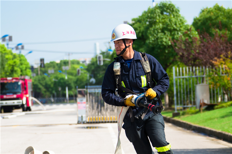 上海金山:消防盛夏練兵忙