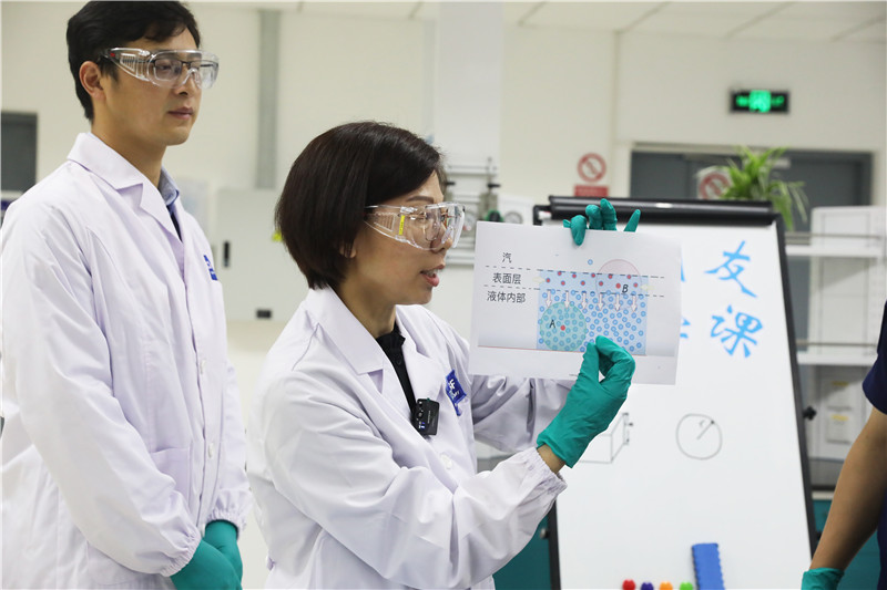 上海:消防直播間上起“化學課”