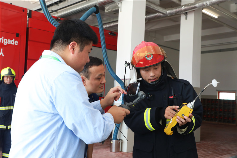 上海:消防直播間上起“化學課”