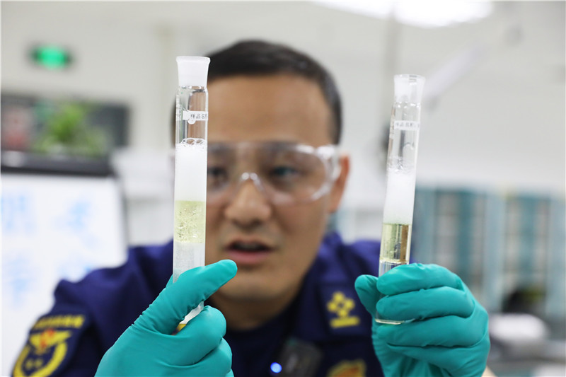 上海:消防直播間上起“化學課”