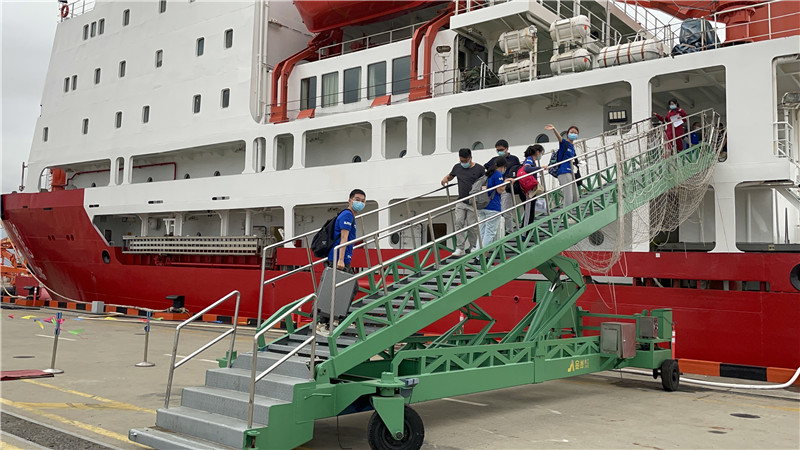 8月31日，師生登船。皎宣攝