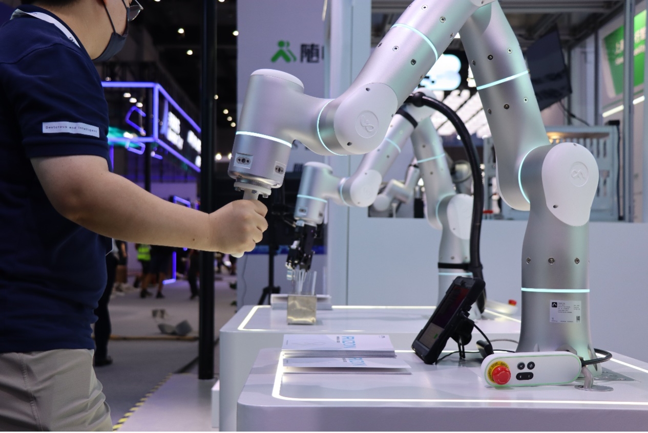 自適應機器人遙操作應用。主辦方供圖