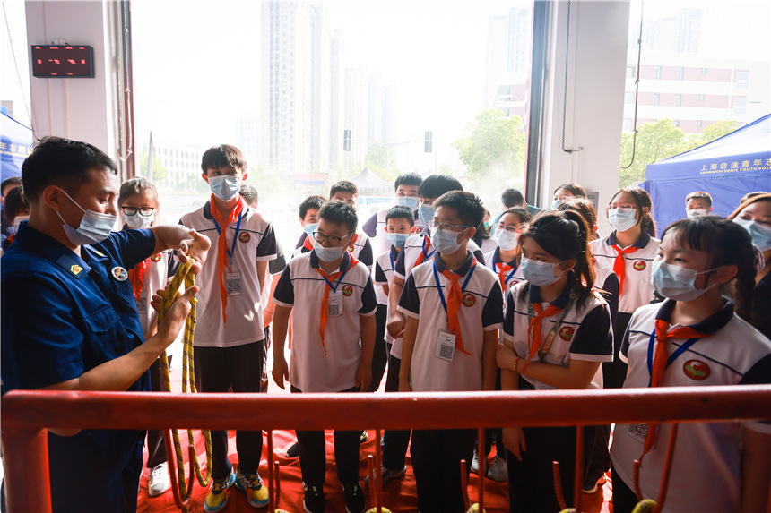 上海全市初一學生實地開展消防安全實訓課