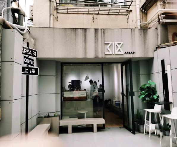 徐匯區街頭的特色店招。徐匯區綠化市容局供圖