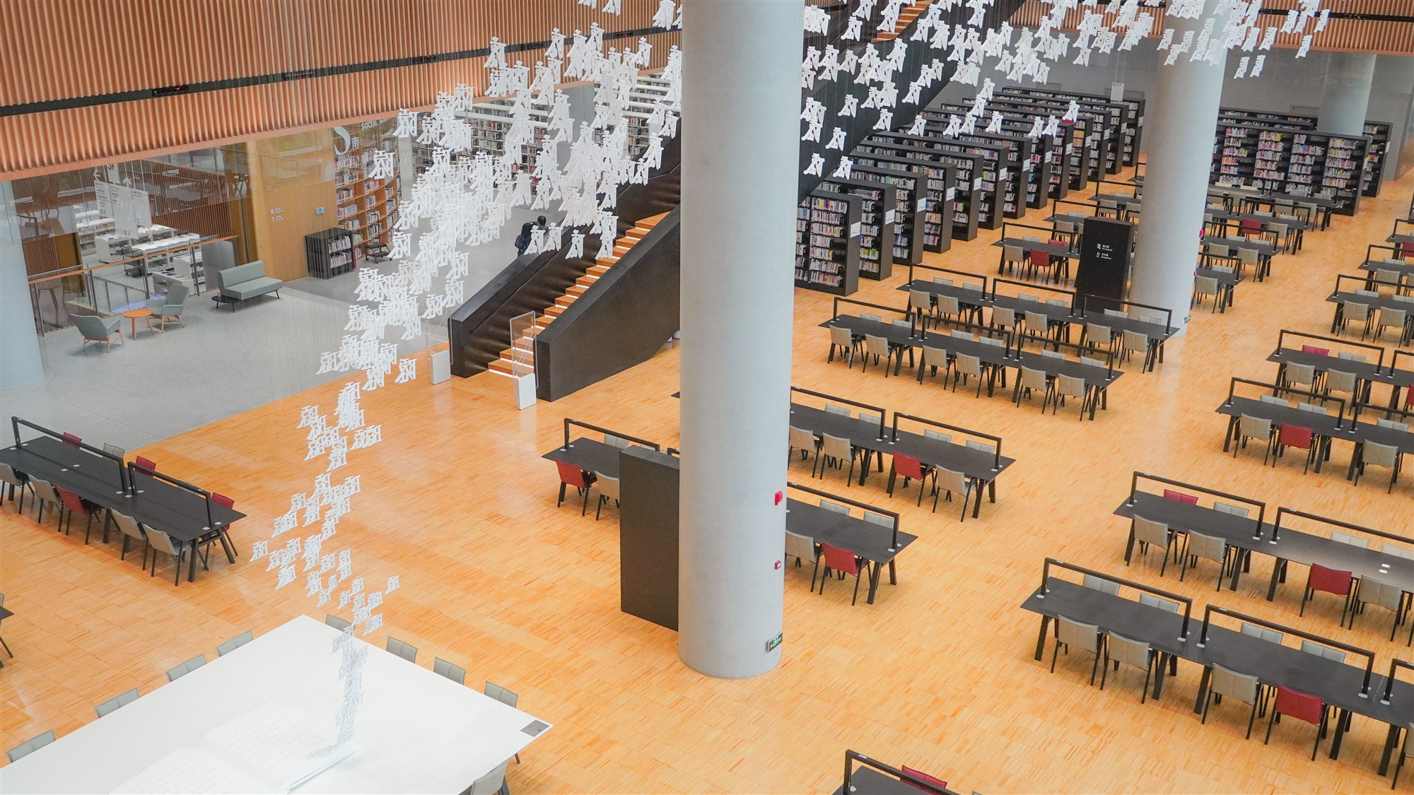 上圖東館內景(陳楠攝)