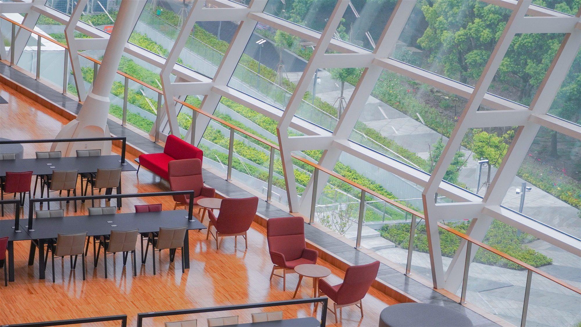 上圖東館內景(陳楠攝)