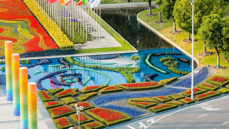 凝聚開放共識 增強發展動能——寫在第五屆中國國際進口博覽會閉幕之際 11月10日，第五屆進博會在國家會展中心（上海）圓滿落下帷幕。按一年計意向成交金額735.2億美元。在世界百年未有之大變局加速演進、世界經濟復蘇動力不足的背景下，這份亮麗的成績單難能可貴、分量十足。辦出水平、辦出成效、越辦越好的進博會，向世界展示了中國主動擴大開放、同各國分享發展機遇的滿滿誠意，也為全球經濟發展注入新的強大動能。