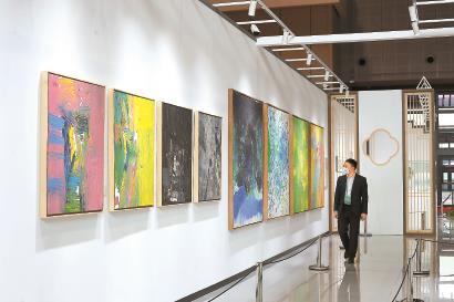 昨天，第五屆進博會藝術精品專區完成布展。 本報記者 蔣迪雯 攝