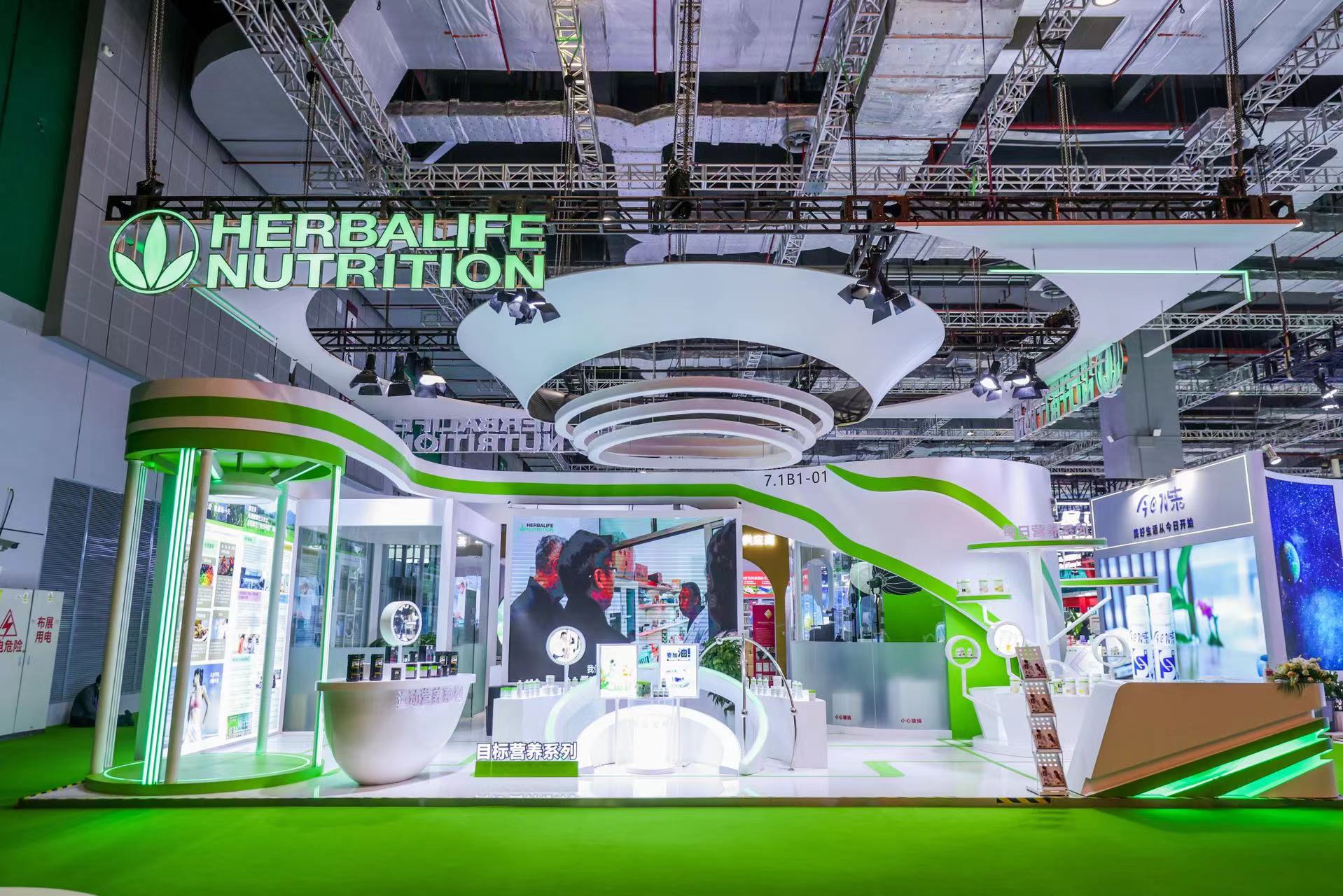 康寶萊：五年進博會之約，開放的熱土上見證中國機遇康寶萊一直都是進博會的“回頭客”。每一年，康寶萊都非常期待在這里展示康寶萊以科學為依托的創新產品，傳播“營養+運動”的品牌理念。[詳細]