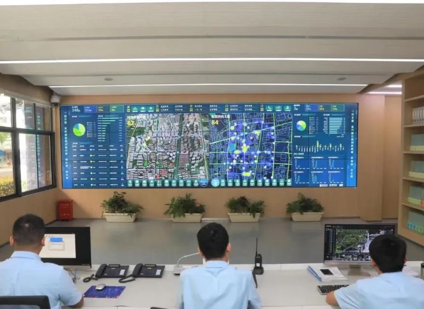 【編者按】 ??基層是治理的基礎所在、重心所在、支撐所在，鞏固黨的執政基礎，根基在基層；完善治理體系，底盤在基層；提升治理現代化水平，著力點在基層。??黨的二十大報告指出，推進以黨建引領基層治理。在新起點上，我們必須譜寫出黨建引領基層治理現代化的新篇章。??即日起，人民網上海頻道與《組織人事報》一起，共同開設“黨建引領共治共享新樣本”欄目，向讀者展示各級基層黨組織通過不懈的努力，在做好精準化服務的基礎上，做好精細化治理，把黨的領導傳導到基層治理的“神經末梢”的最新案例。