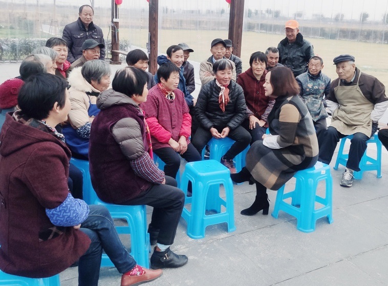 【編者按】 ??基層是治理的基礎所在、重心所在、支撐所在，鞏固黨的執政基礎，根基在基層；完善治理體系，底盤在基層；提升治理現代化水平，著力點在基層。??黨的二十大報告指出，推進以黨建引領基層治理。在新起點上，我們必須譜寫出黨建引領基層治理現代化的新篇章。??即日起，人民網上海頻道與《組織人事報》一起，共同開設“黨建引領共治共享新樣本”欄目，向讀者展示各級基層黨組織通過不懈的努力，在做好精準化服務的基礎上，做好精細化治理，把黨的領導傳導到基層治理的“神經末梢”的最新案例。