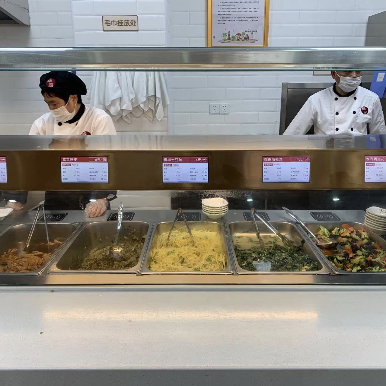 小步快跑 布局智慧健康養老新賽道“我平時住在靜安區兒子家幫忙帶孫子，今天回到自己家，第一次來附近的陸家嘴街道老年食堂吃飯，沒想到刷個臉就能識別出我的身份……”[詳細]