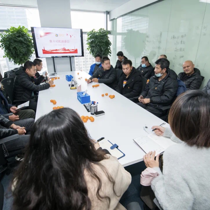 以黨建引領創新治理集卡“超級社區”上海寶山區通江達海，陸上集裝箱運輸行業發展迅速。傳統集卡運輸企業高度依賴人工，運力管理效率低下，聚集大量集卡司機新就業群體，亟待數字化轉型。[詳細]