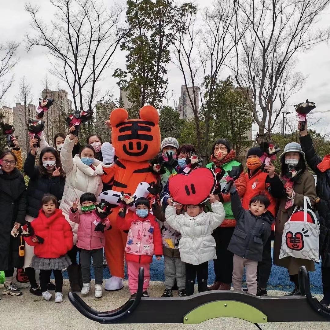 挖掘治理新力量 賦能“小美友鄰圈”南翔鎮位于上海西北部，是嘉定對接市中心城區和虹橋商務區的橋頭堡?？偯娣e33平方公里，轄有8個村、32個社區（包含5個籌建組），常住人口約24萬。[詳細]
