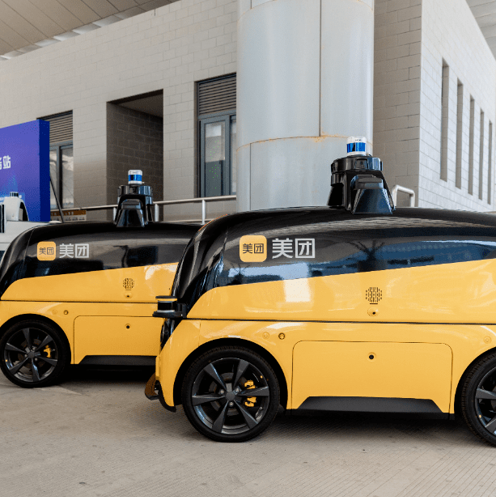 未來交通什么樣？臨港新片區給你“打個樣”過去，在臨港新片區，如果您住在皇冠酒店，出發去滴水湖地鐵站，雖然只有3公里，但步行卻要30多分鐘；乘坐出租車，則車程過短，容易面臨無車接單的情況。[詳細]