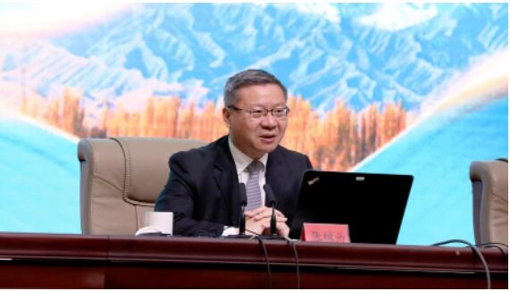 “‘新疆故事’很精彩！”復旦大學中國研究院院長張維為作客“滬喀文化講堂”