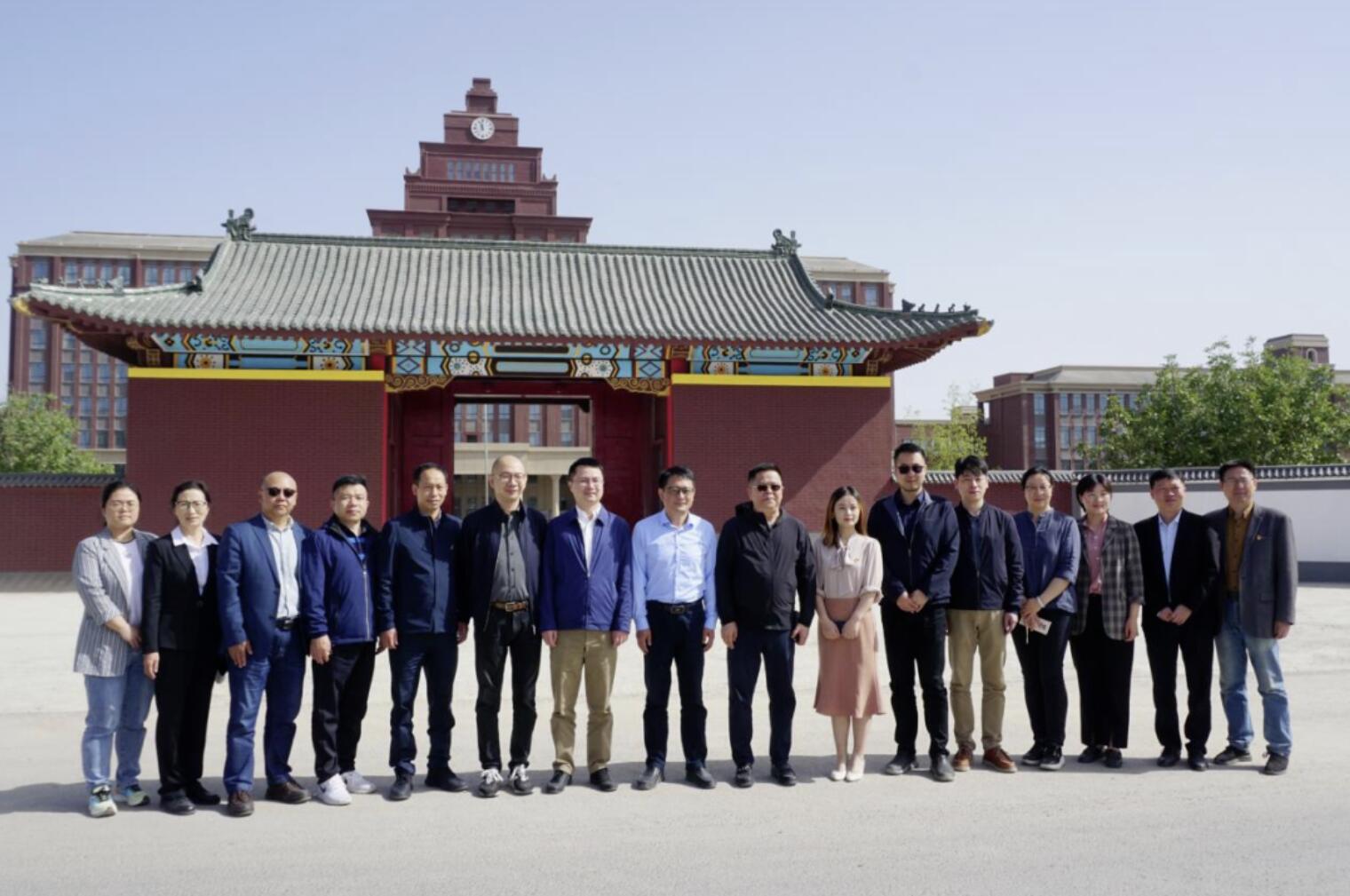 上海大學赴喀什理工職業技術學院考察交流并慰問援疆教師