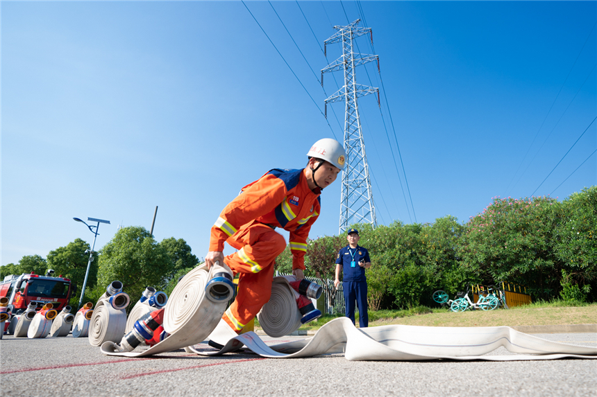 上海金山：戰高溫斗酷暑 消防三伏練兵忙