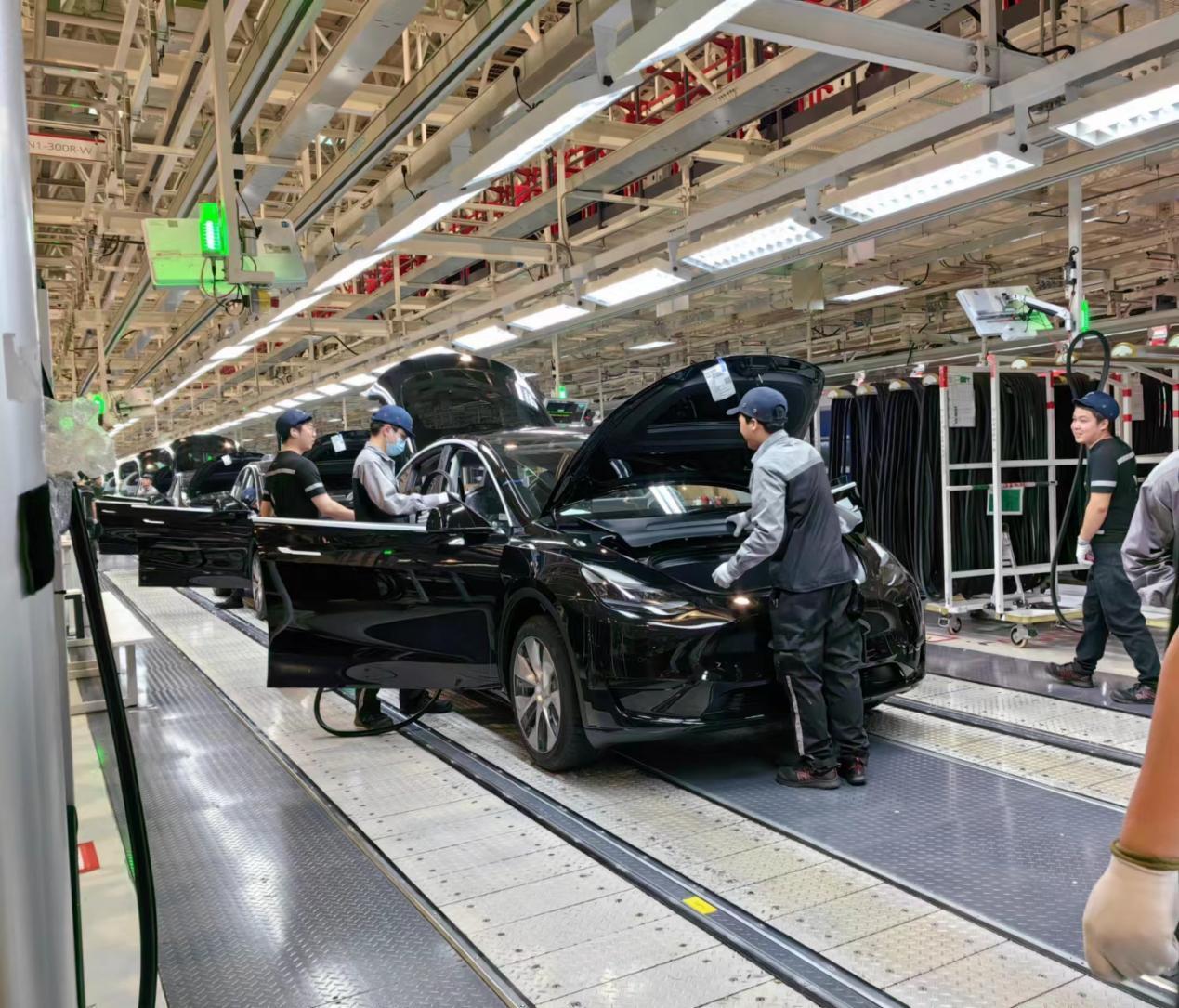 特斯拉上海超級工廠生產線。謝衛群攝