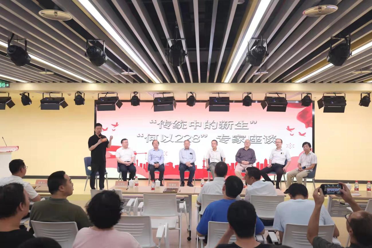 在228街坊黨群服務中心，“何以228”系列講座開講。長白新村街道供圖