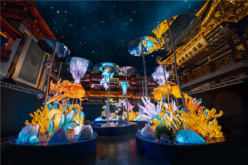 重臨山?；镁?，上海豫園燈會正式亮燈
