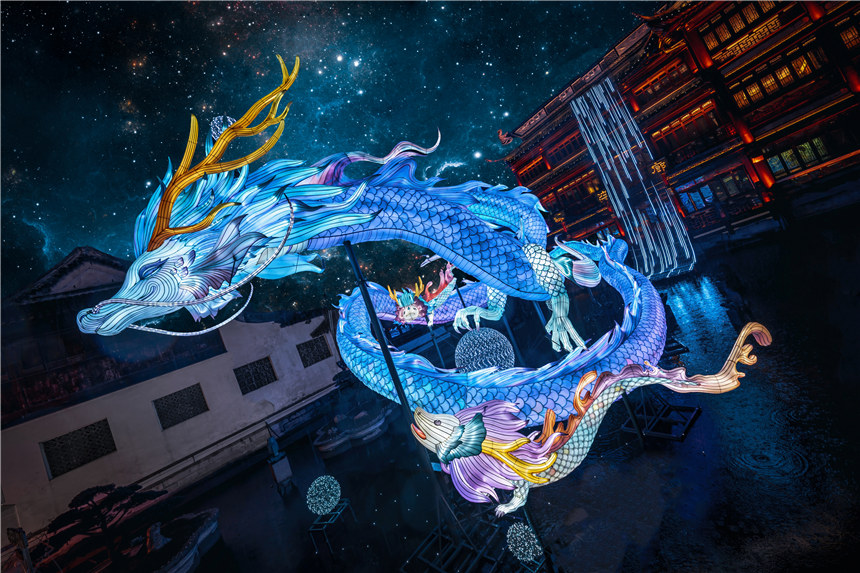 重臨山?；镁?，上海豫園燈會正式亮燈