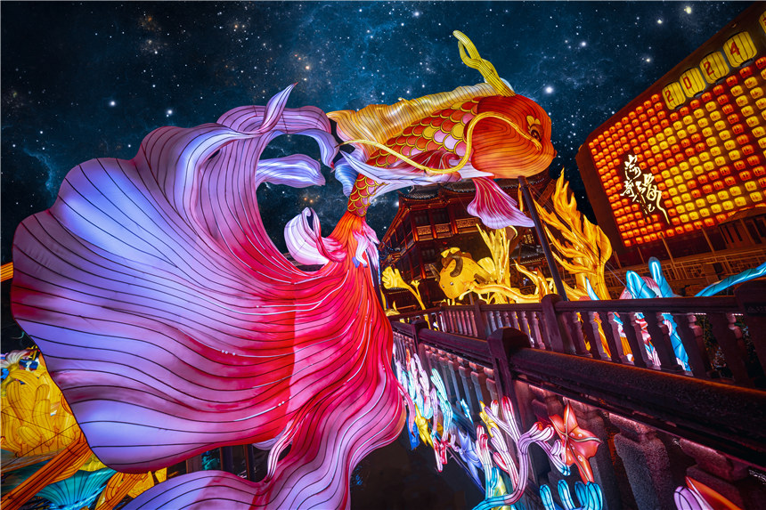 重臨山?；镁?，上海豫園燈會正式亮燈