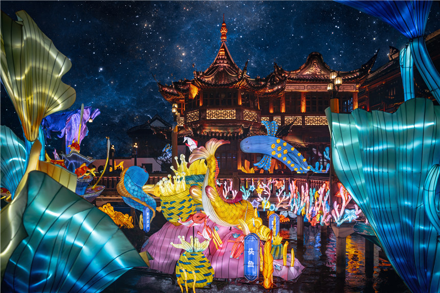 重臨山?；镁?，上海豫園燈會正式亮燈