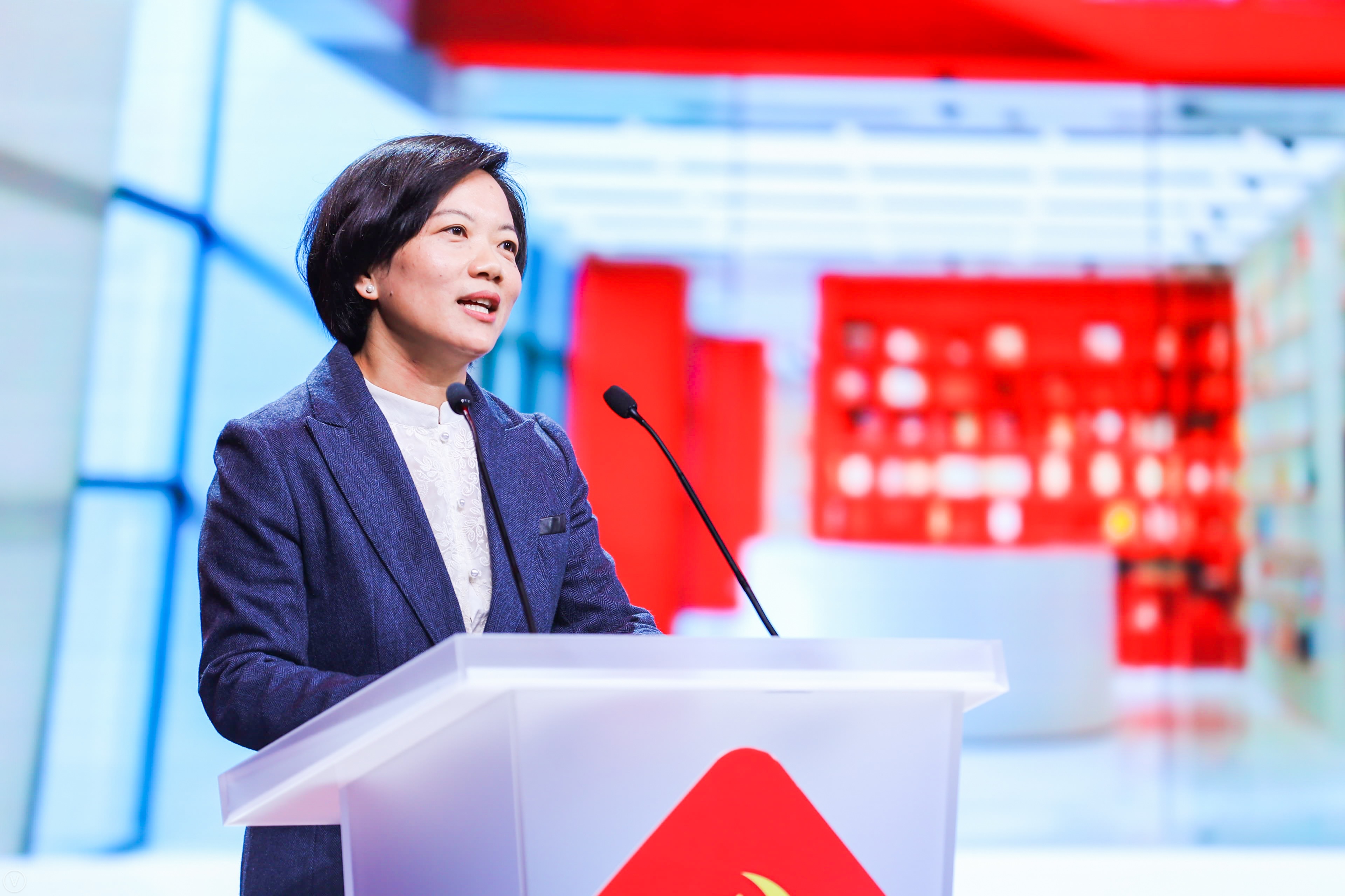 華東師范大學組織部副部長、外語學院書記韓春紅分享