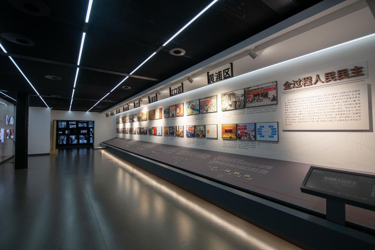 記錄城市發展歷程的展示墻