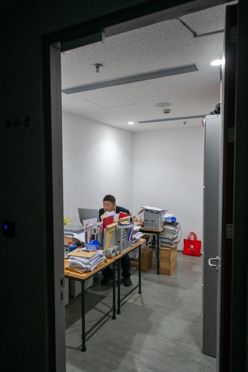 工作人員辦公室。人民網記者 翁奇羽攝