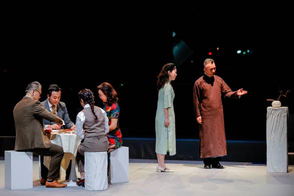 話劇《水橫枝》第一場:入職