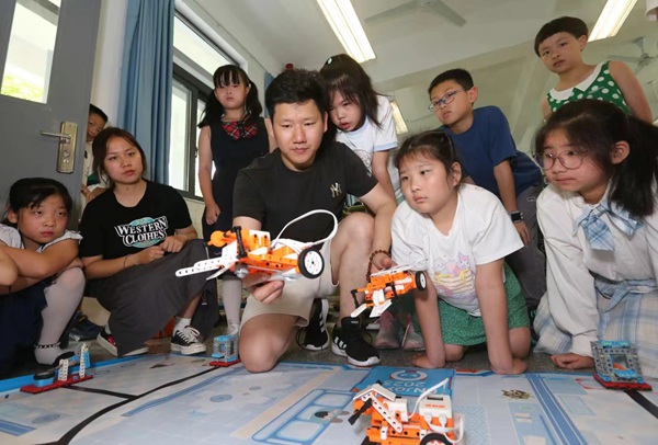 暑托班智能小車課。