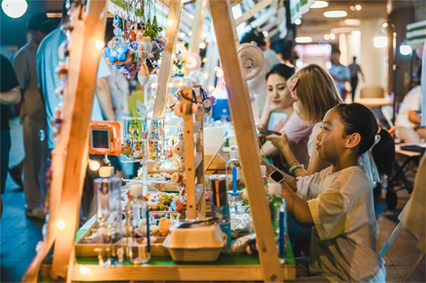 市集練攤。 東明路街道供圖