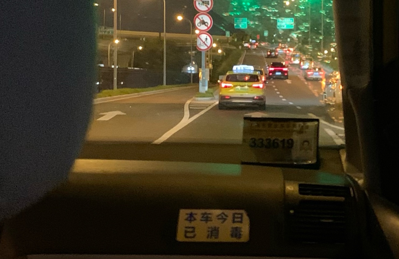 上海街頭的出租車。馬作鵬攝