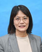 劉淑妍 同濟大學文科辦主任、政治與國際關系學院教授，博士生導師。北京大學法學學士（1995年）、北京大學法學碩士（1998年），同濟大學管理學博士（2006年）。曾任美國印第安納大學環境與公共事務學院（2005年）、美國哈佛大學肯尼迪政府學院（2011-2012年）訪問學者。主要研究方向有當代中國政府與政治、城市（基層）治理與公眾參與、可持續發展治理與公共政策分析。